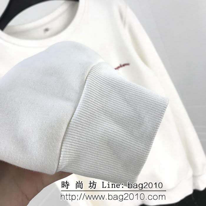 ChamPion冠軍 18ss秋冬新款套頭衛衣 前面簡約小logo 背後貼布圖案 定制純棉加絨面料 高版本男女同款 ydi2063